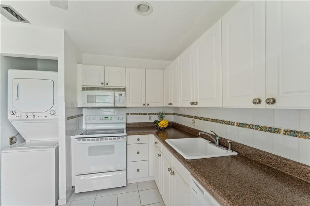 VISTAS OF BOCA LAGO - Residential