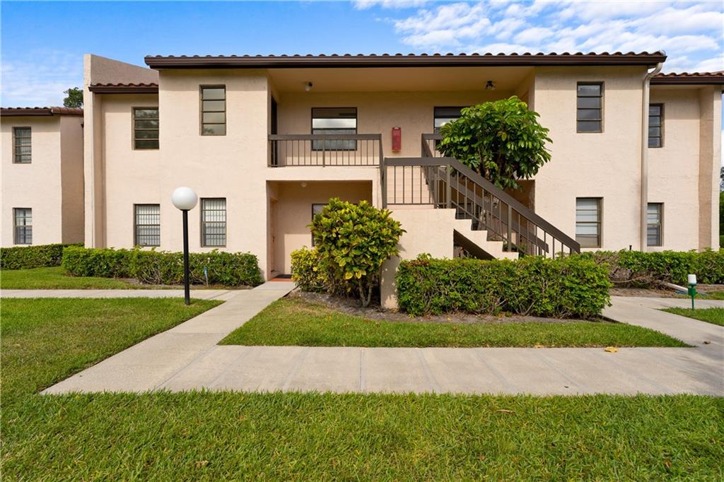 VISTAS OF BOCA LAGO - Residential