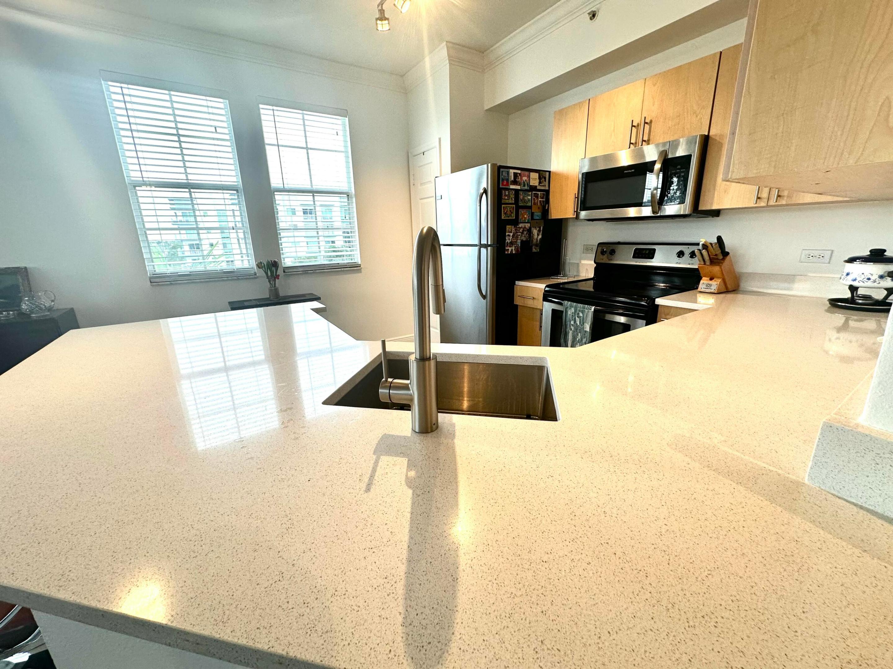 533 NE 3rd Avenue 527