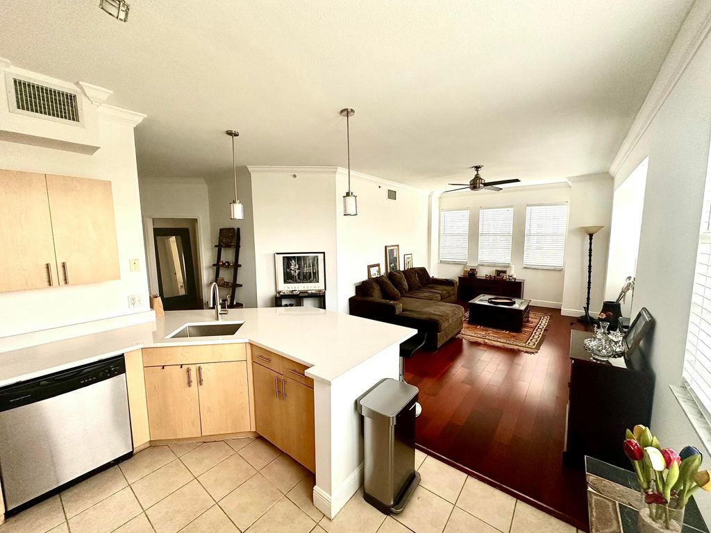 Photo of 533 NE 3rd Avenue #527, Fort Lauderdale, FL 33301 (MLS # B26017505)