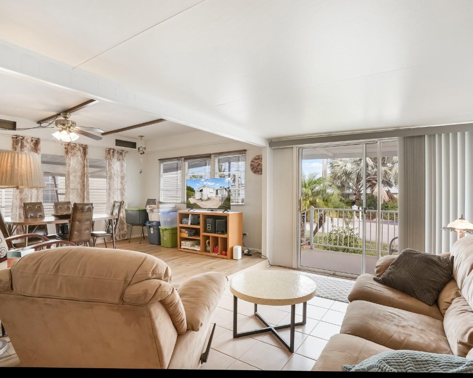 1921 SW 87th Terrace, Davie, FL, 33324/$129,900 3 1921 SW 87th Terrace