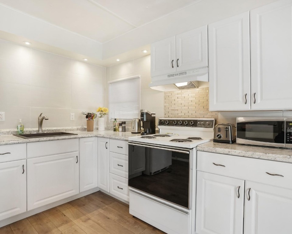 1921 SW 87th Terrace, Davie, FL, 33324/$129,900 1 1921 SW 87th Terrace