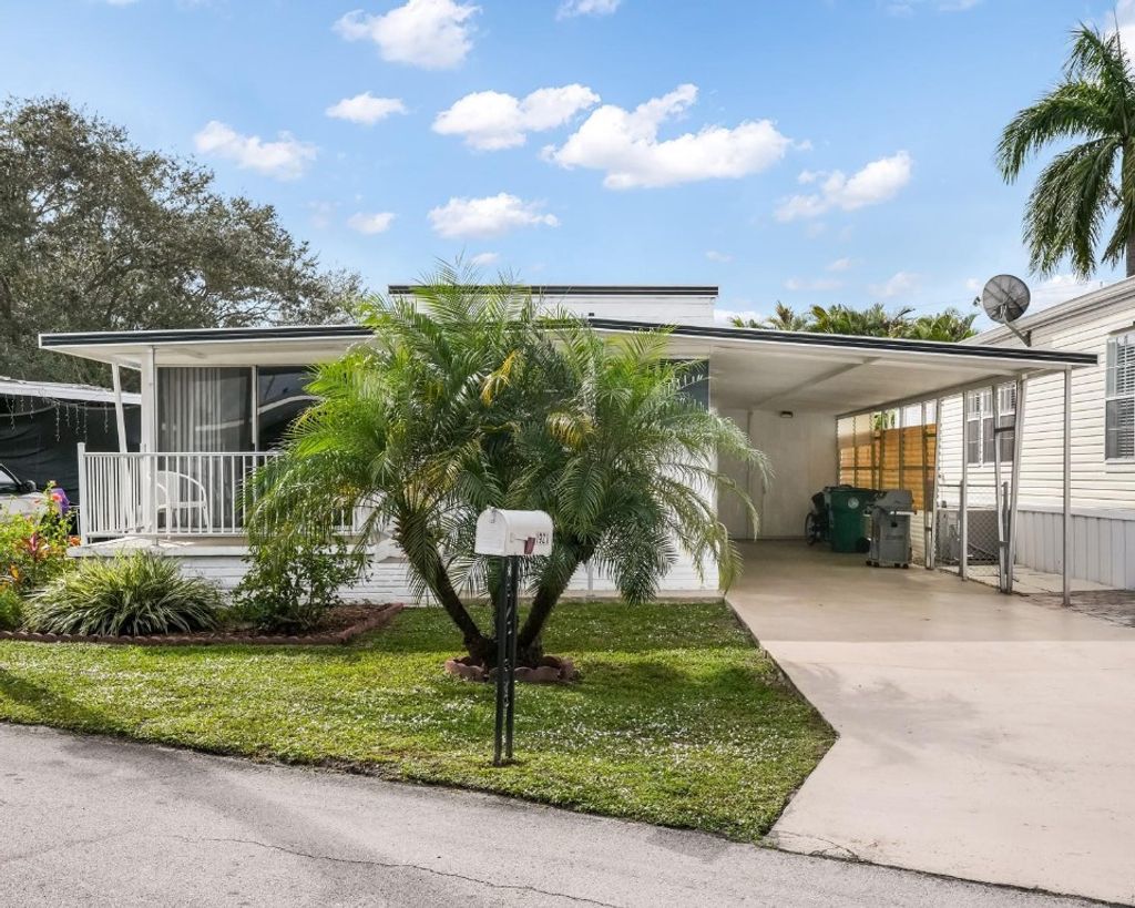 Photo of 1921 SW 87th Terrace, Davie, FL 33324 (MLS # F10545668)