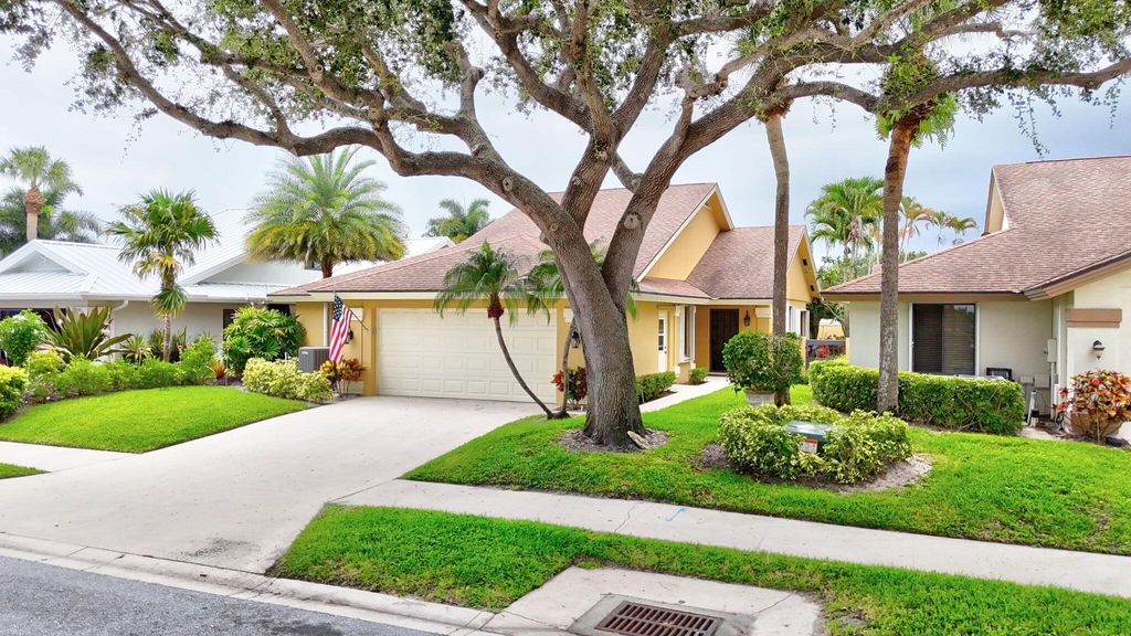 Photo of 328 Ridge Road, Jupiter, FL 33477 (MLS # R11007689)