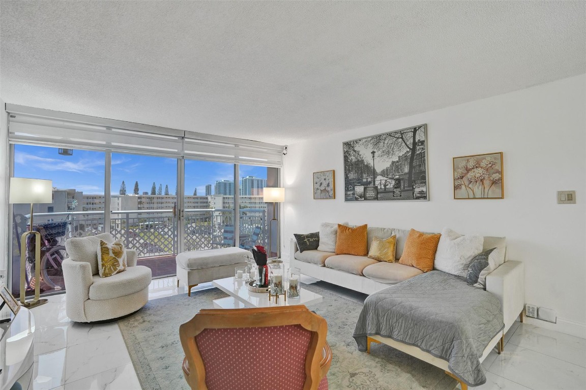 Del Prado Condo - Residential Lease