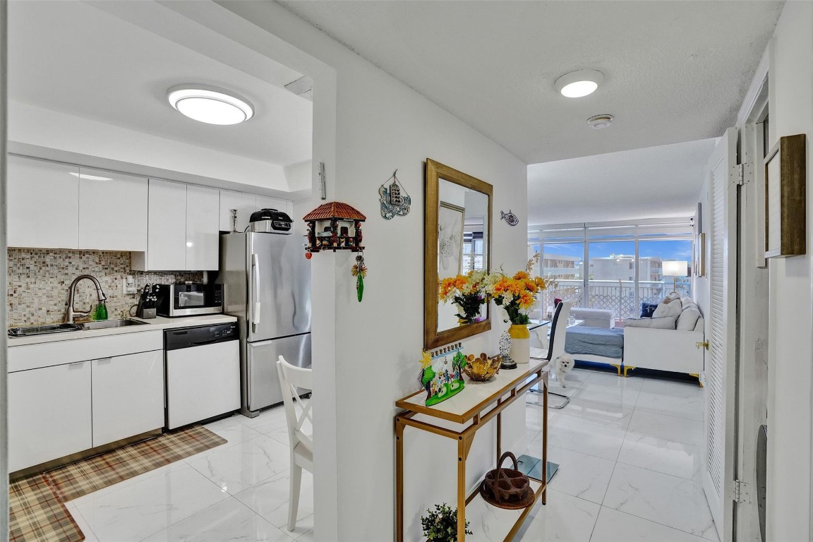 Del Prado Condo - Residential Lease