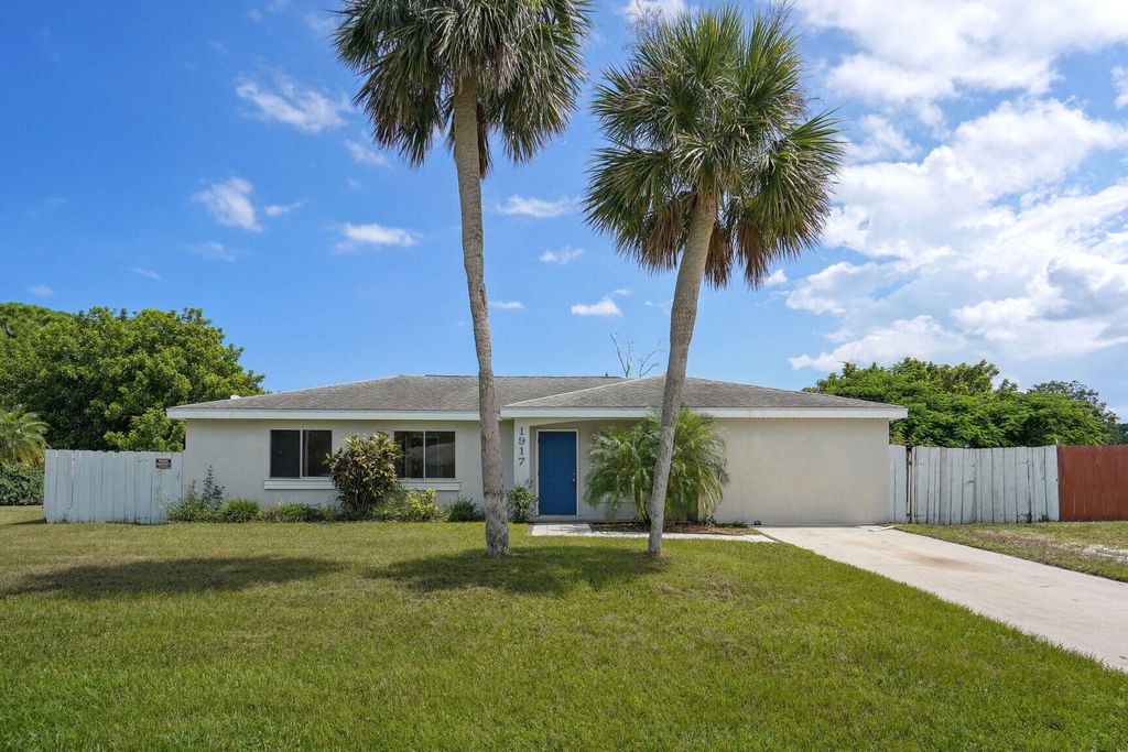 Photo of 1917 SE Redwing Circle, Port Saint Lucie, FL 34952 (MLS # R10923618)