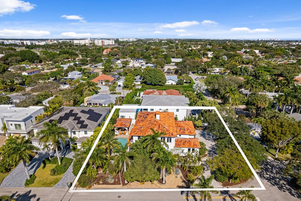 Photo of 901 NW 4th Court, Boca Raton, FL 33432 (MLS # R11158719)