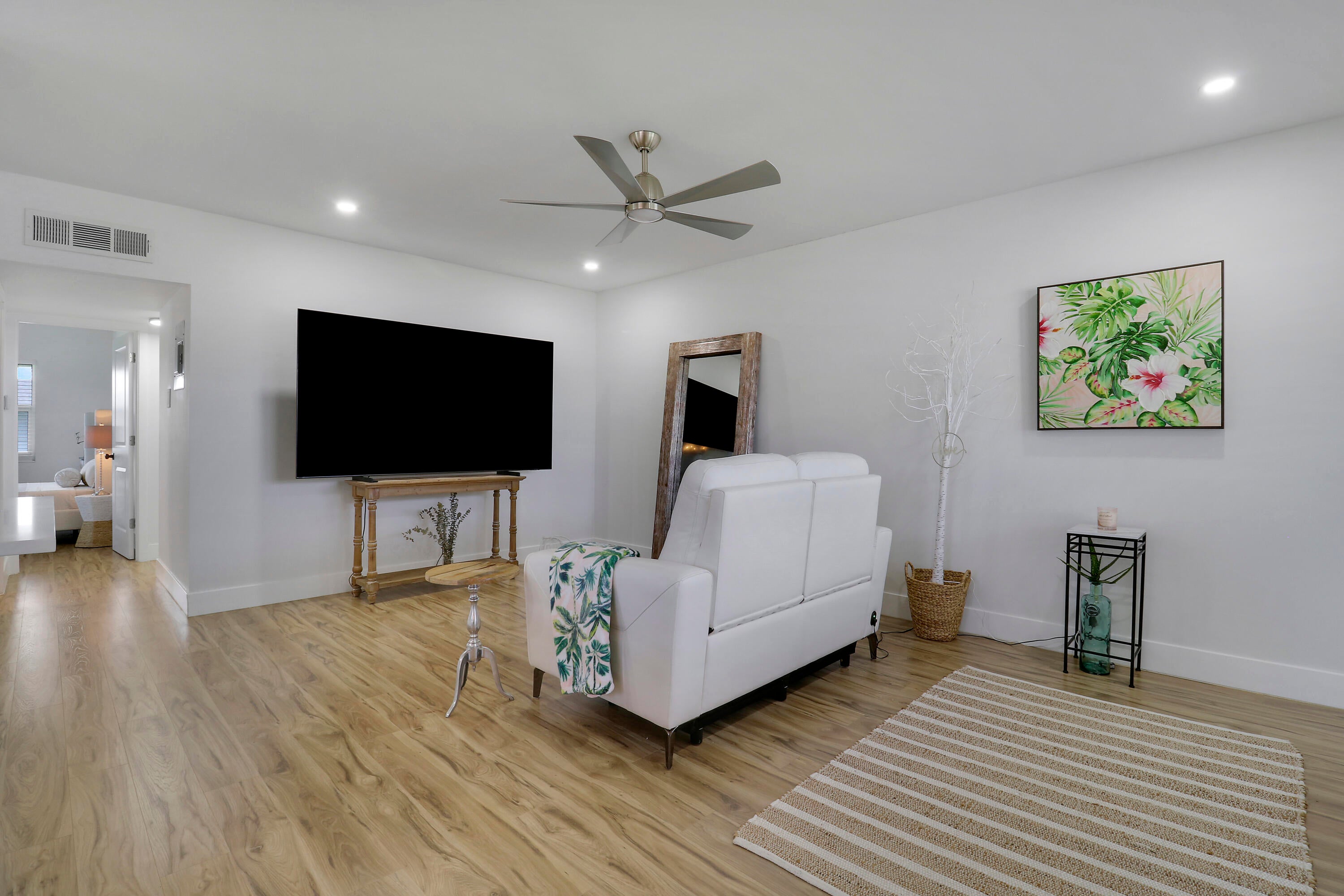 View photos, virtual tours, details... 112 Salisbury E