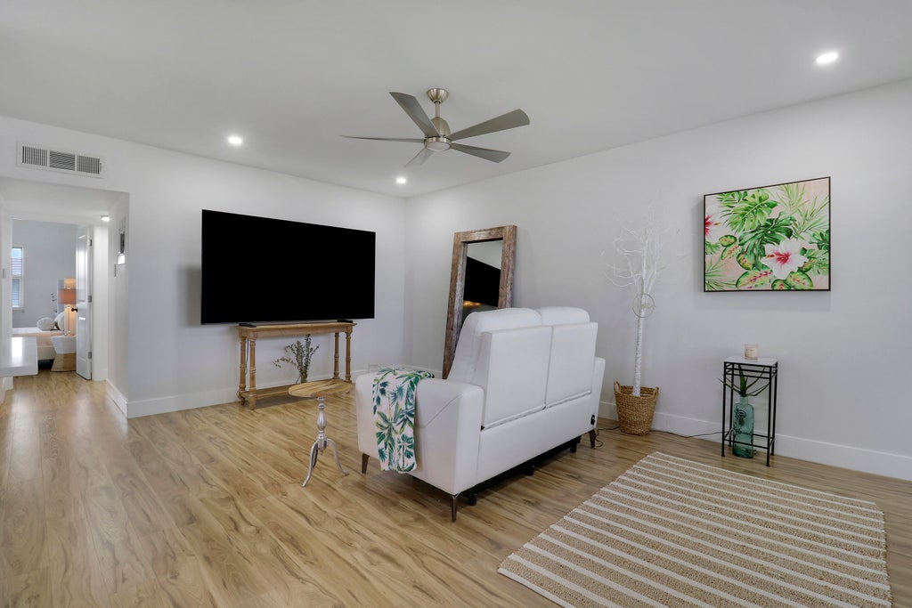 Photo of 112 Salisbury #E, West Palm Beach, FL 33417 (MLS # B26081631)