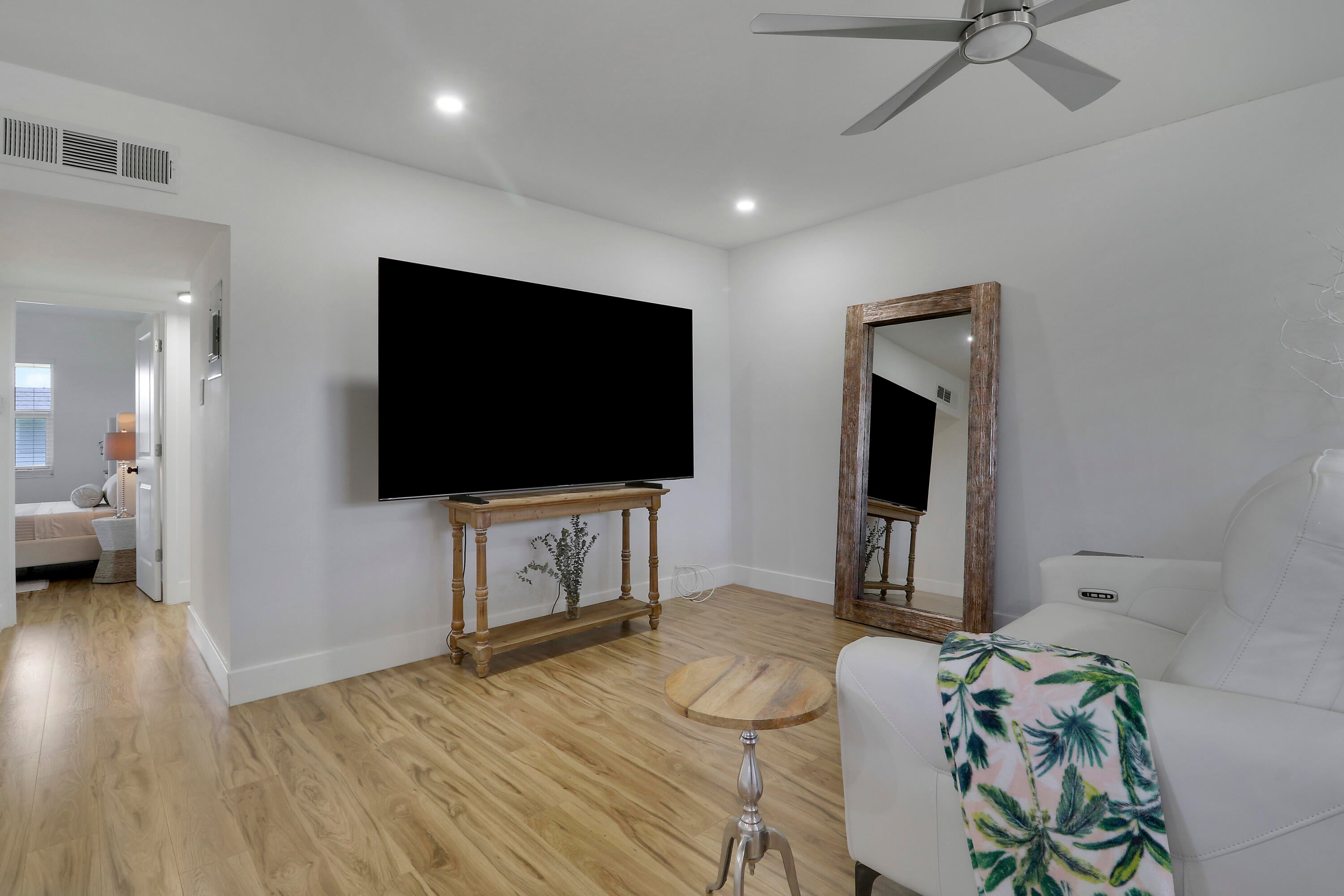View photos, virtual tours, details... 112 Salisbury E