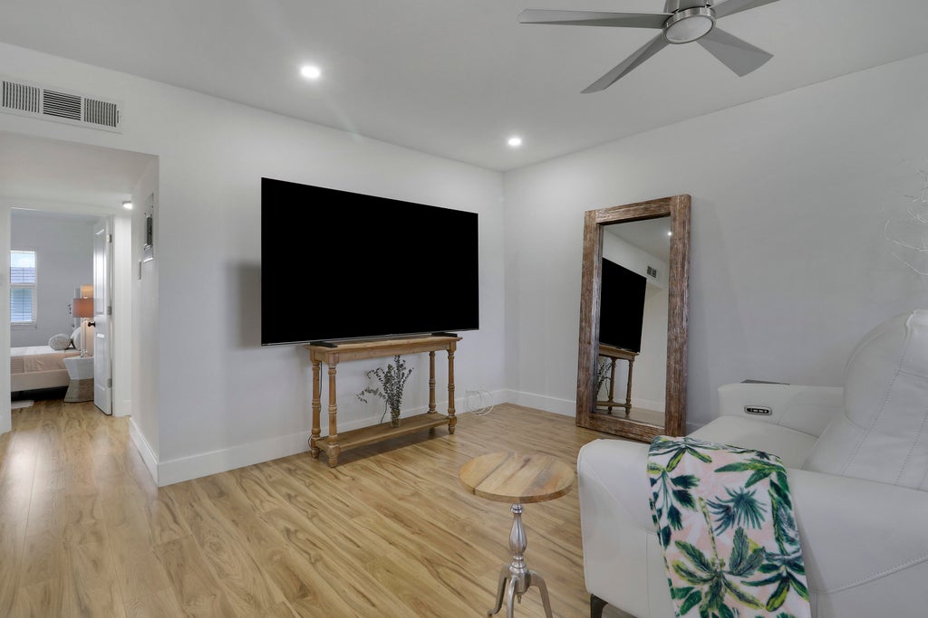 Photo of 112 Salisbury #E, West Palm Beach, FL 33417 (MLS # B26081631)