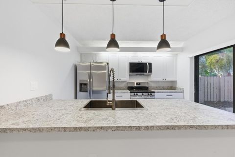 6608 66th Way West Palm Beach FL 33409