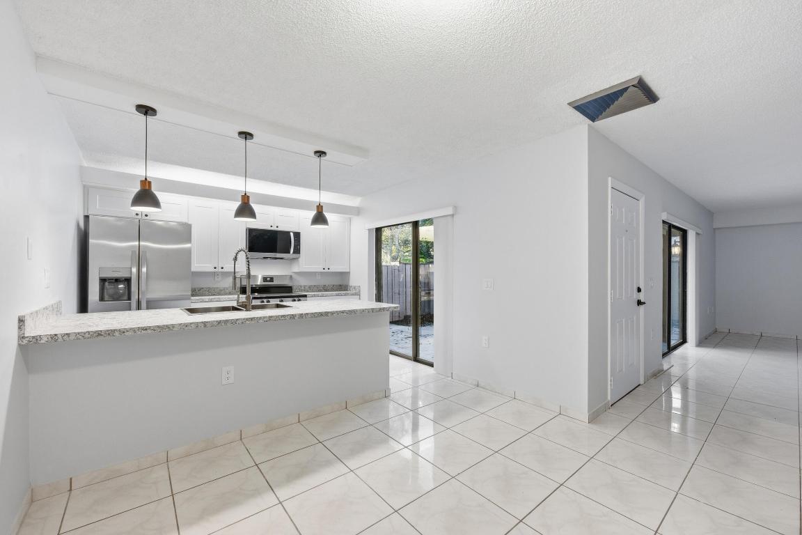 SANDALWOOD LAKES SOUTH - Residential