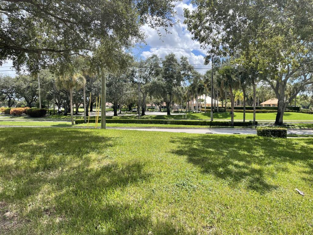 SANDALWOOD LAKES SOUTH - Residential