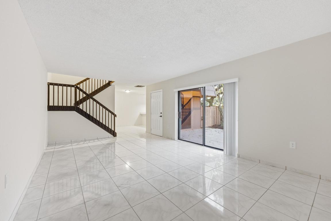 SANDALWOOD LAKES SOUTH - Residential