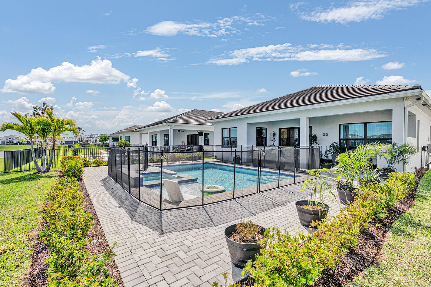 CRESSWIND PALM BEACH PHASE 3 - Residential