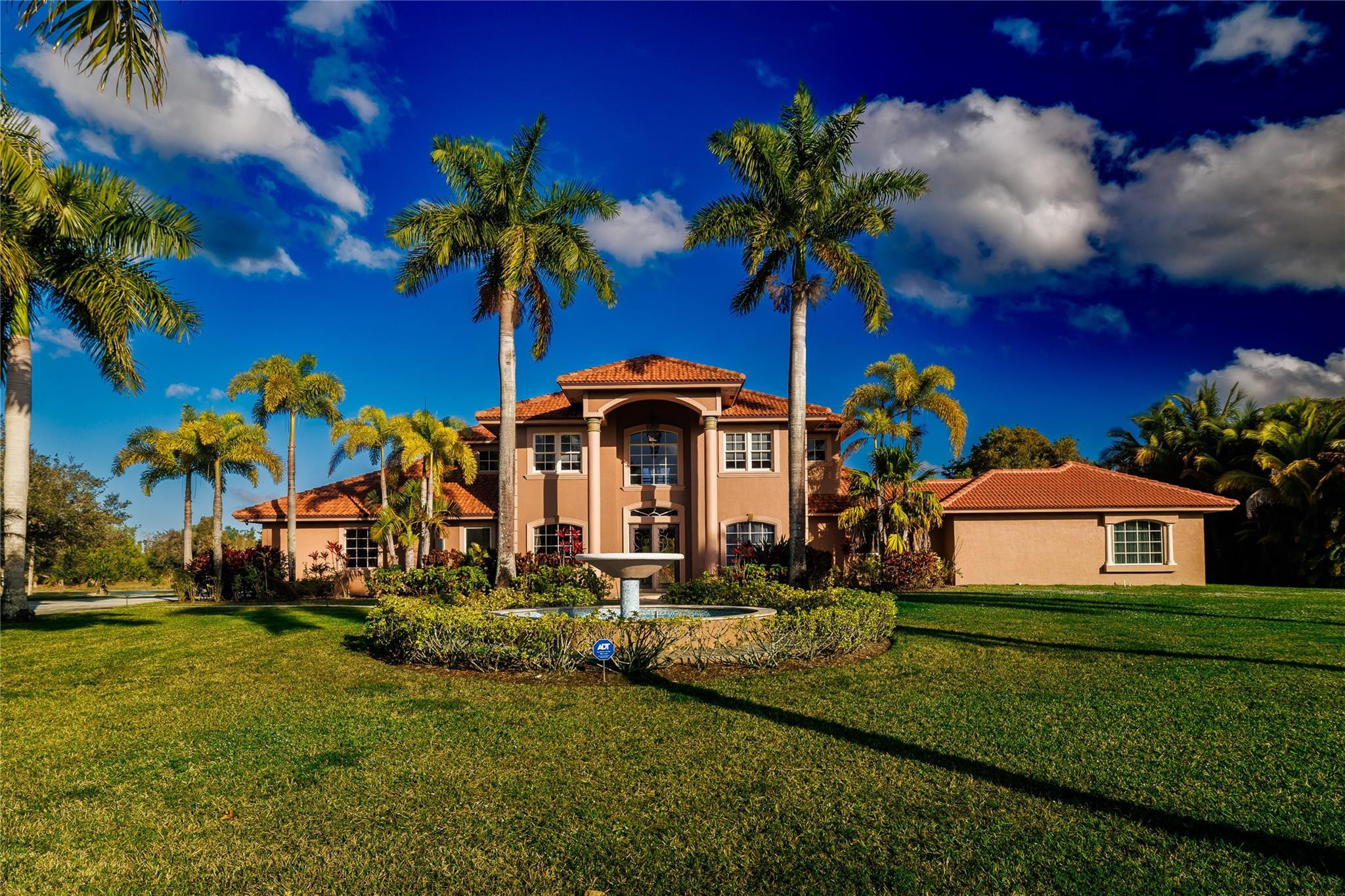 5660 Lago Del Sol Drive