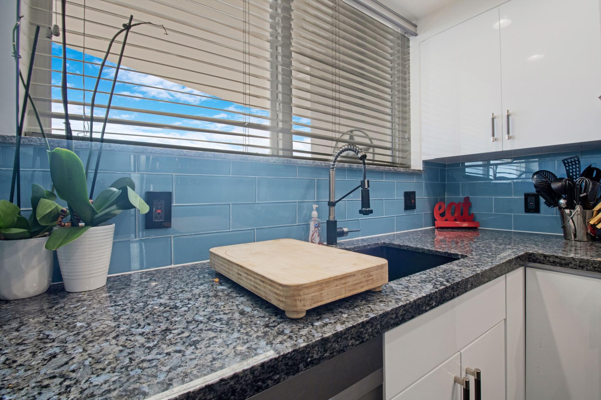 333 Sunset Dr 207