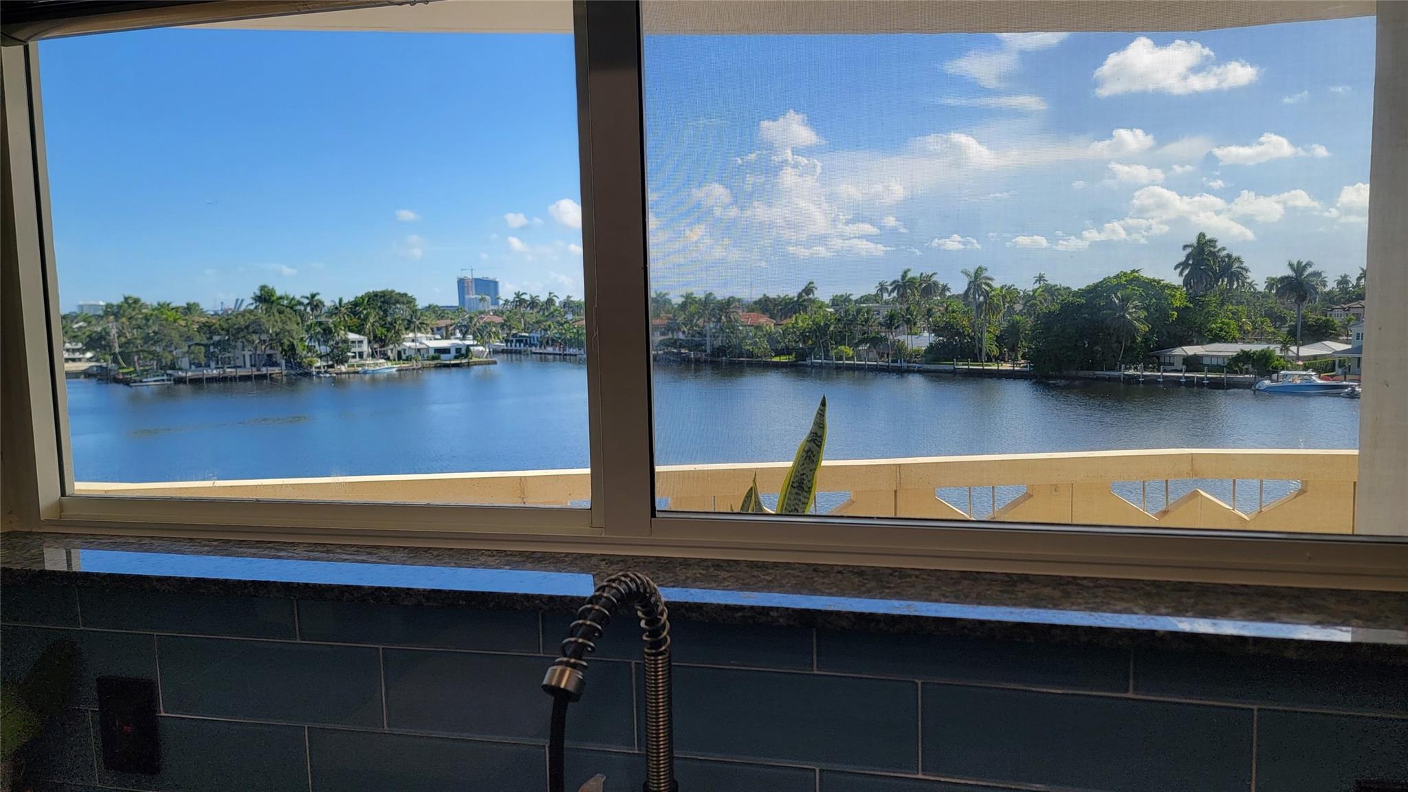 333 Sunset Dr 207