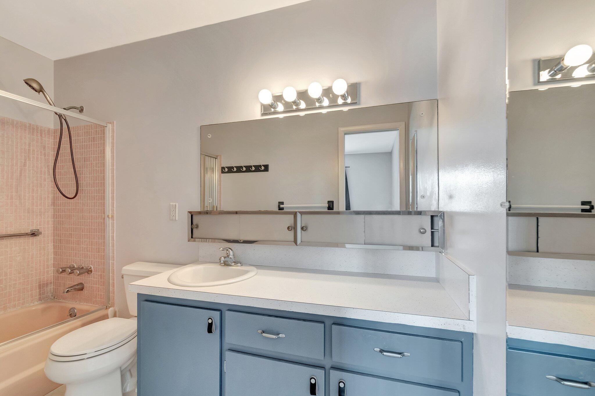 Cresthaven Villas No 2 - Residential