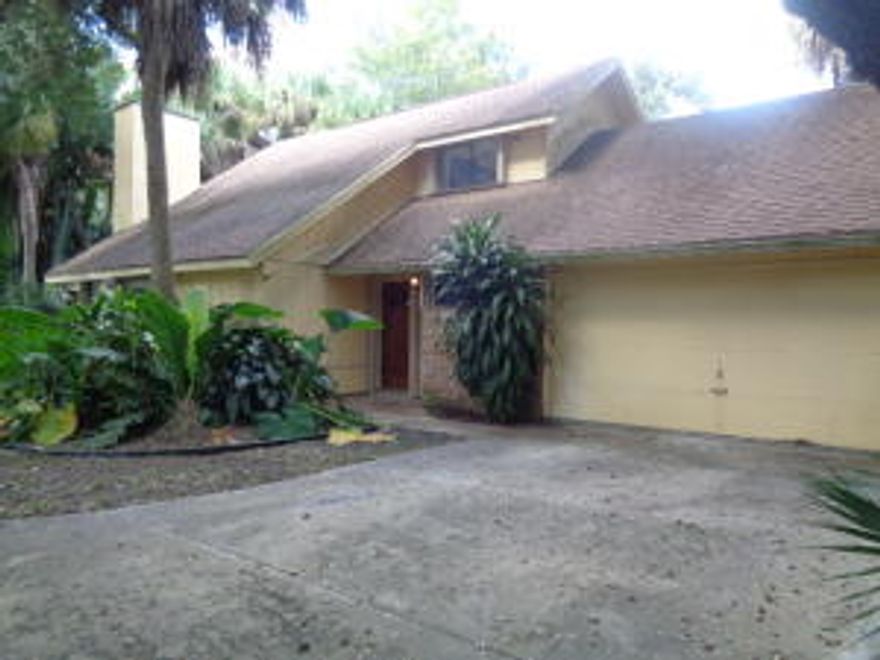 CHARMING 4BD HOME, MASTER DOWNSTAIRS, EAT IN KITCHEN W/PRIVATE BACKYARD. RELAX BY FIREPLACE IN LIVING ROOM, ENJOY THE SOUTH FLORIDA SUN BY THE POOL OR SCREENED PATIO.**Employees of Bank of America or its affiliates or subsidiaries are strictly prohibited from directly or indirectly purchasing any property owned by Bank of America.**