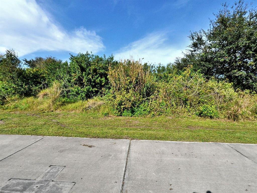 Great location to build your Dream home. Quick and easy access to I-95 and the Turnpike. Close to schools, shopping and dining