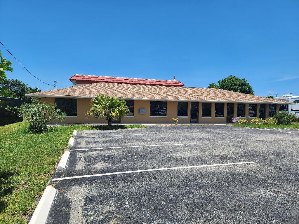Photo of 492 Maple Avenue, Fort Pierce, FL (MLS # R11008144)