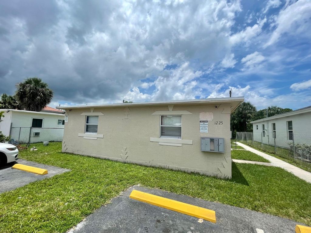 Photo of 1225 NW 2nd St #2, Fort Lauderdale, FL 33311 (MLS # F10452930)