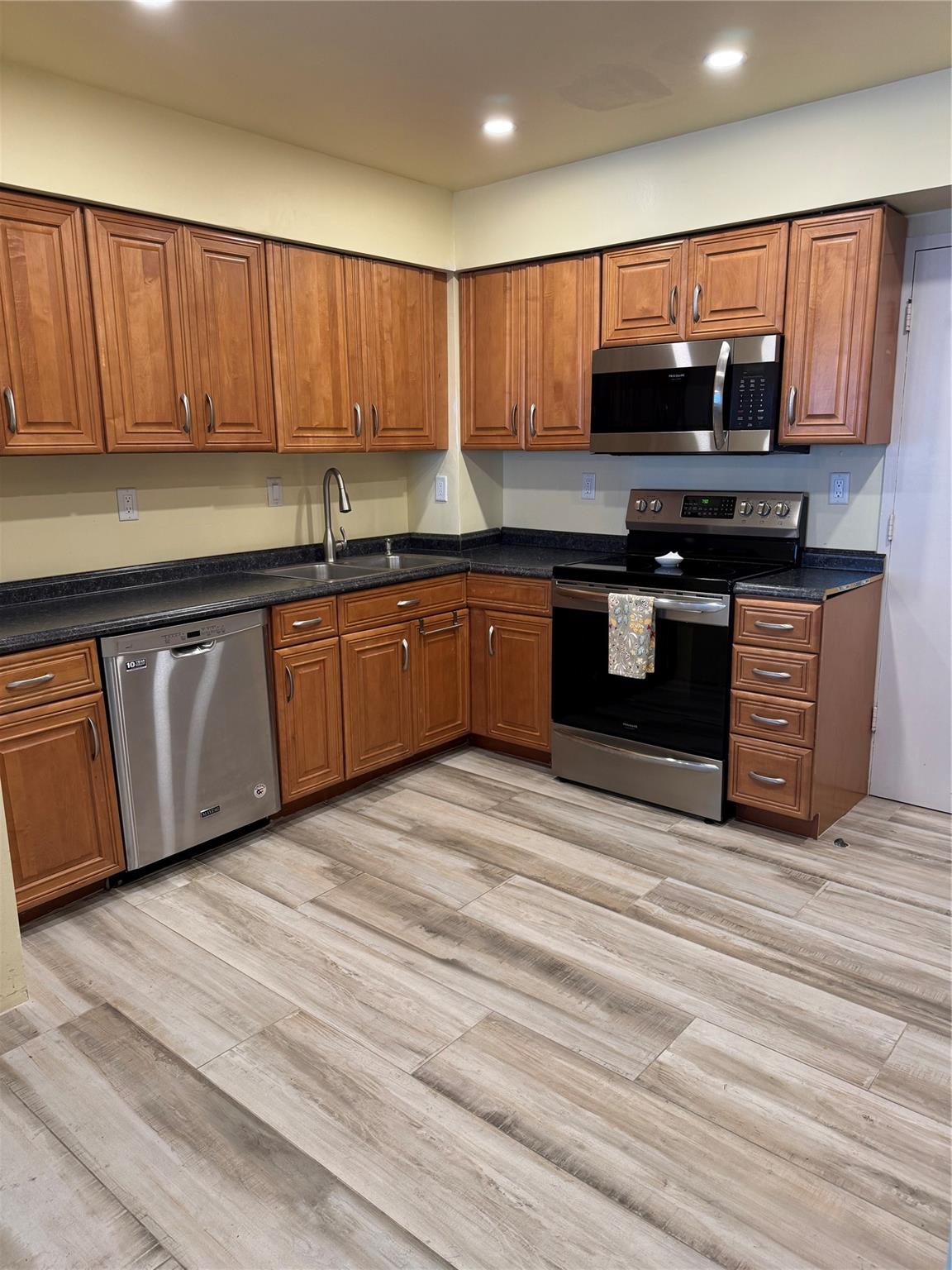 Riviera Condo - Residential Lease