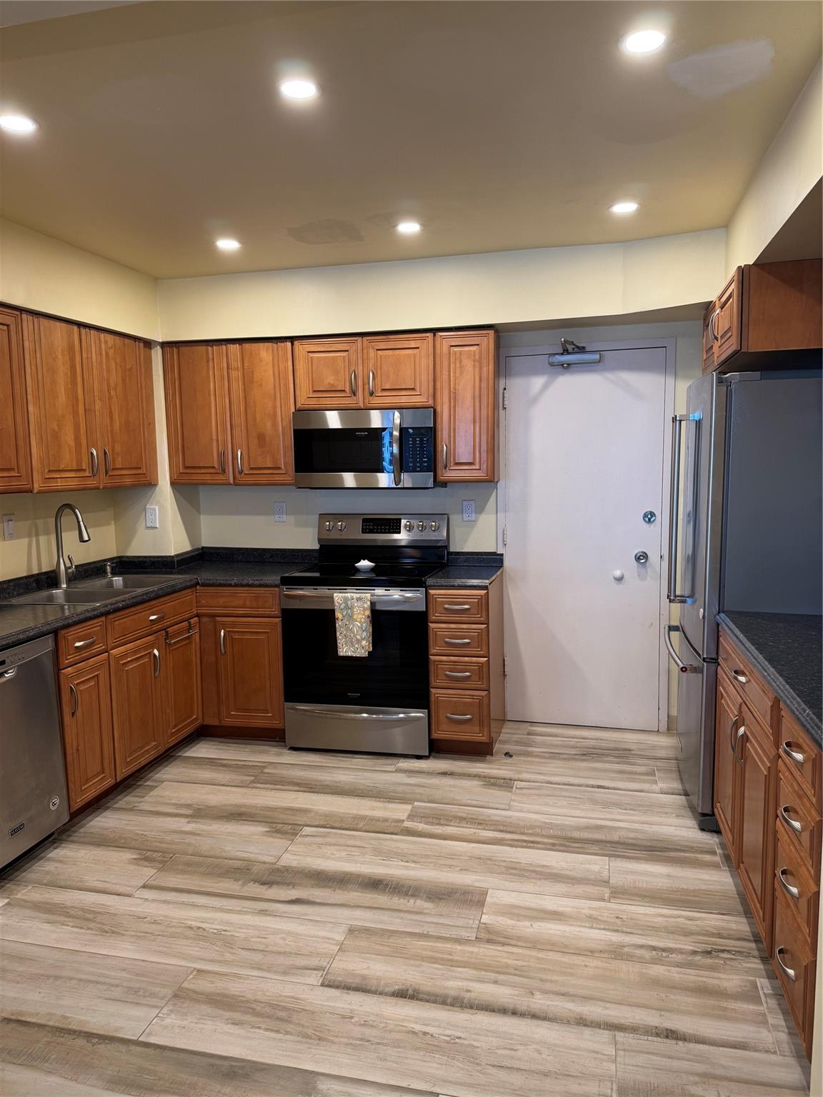 Riviera Condo - Residential Lease