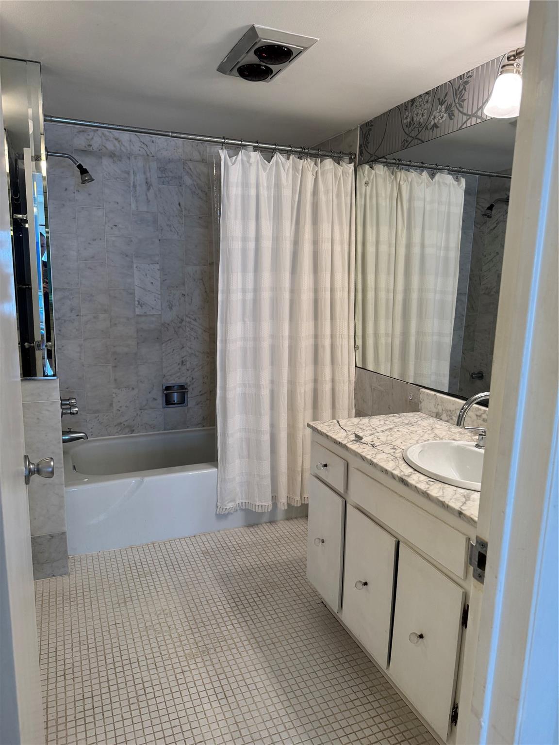 Riviera Condo - Residential Lease