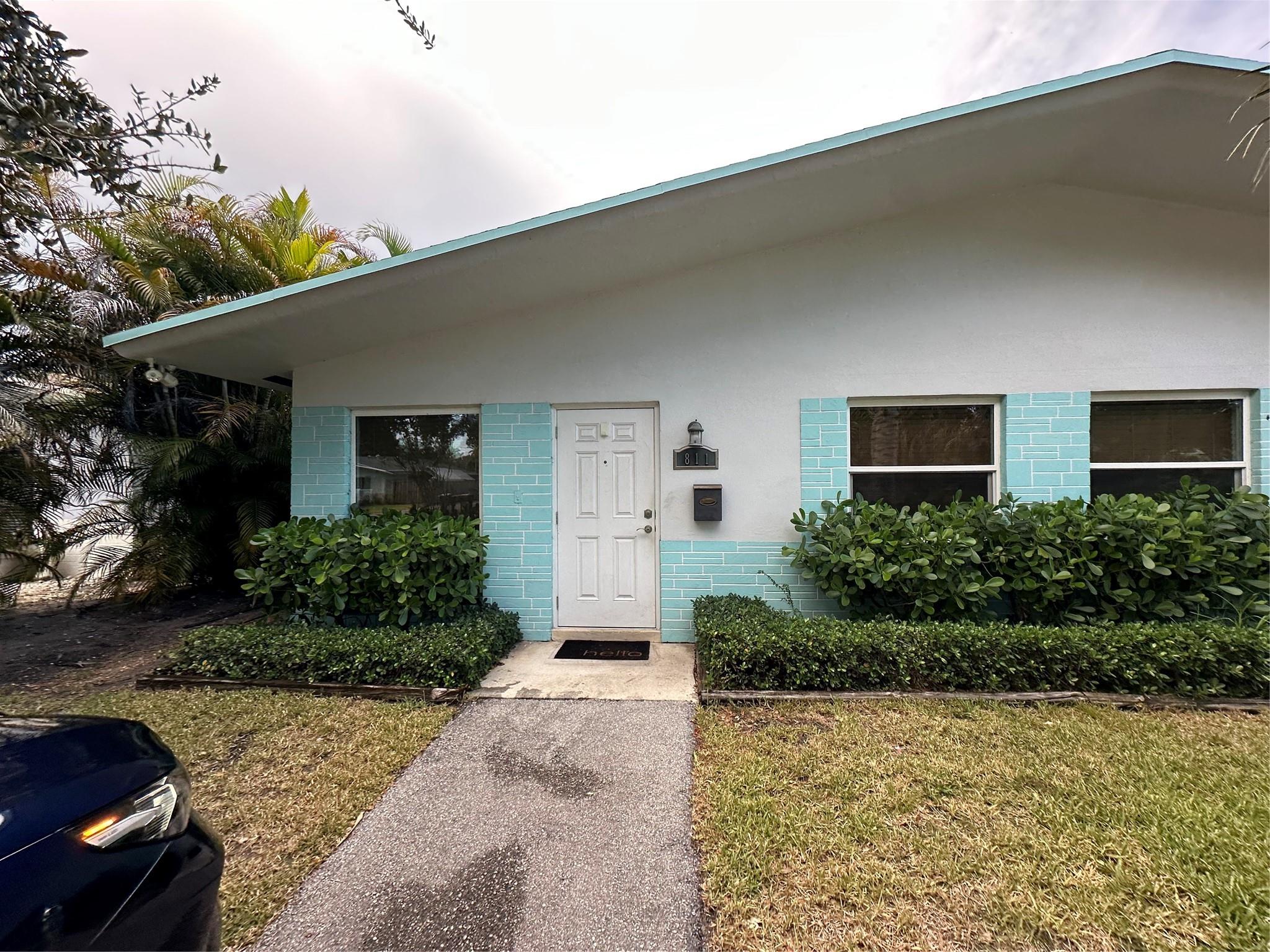 Available: Very Nice and Clean 3 Bedroom 2 Bathroom Duplex unit. Spacious unit with nicely updated Kitchen and Bathrooms. Newer kitchen appliances, washer and dryer. Tile floors throughout. Rear of the unit features a Screen porch overlooking a large backyard with pavers, grass and 6 ft privacy gate. The Croissant Park neighborhood is well located near Downtown, I-95, the Beach, Airport and Broward General Hospital, etc. Stable property with long term tenants.