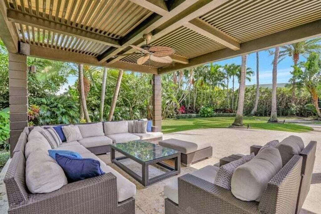 Photo of 2100 Spanish River Road, Boca Raton, FL 33432 (MLS # R11053280)