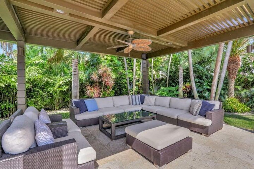 Photo of 2100 Spanish River Road, Boca Raton, FL 33432 (MLS # R11053280)