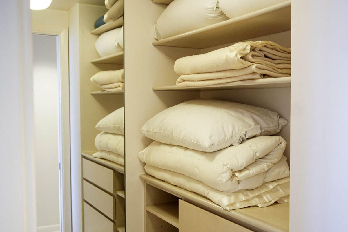 TWENTY ONE HUNDRED CONDO - Residential