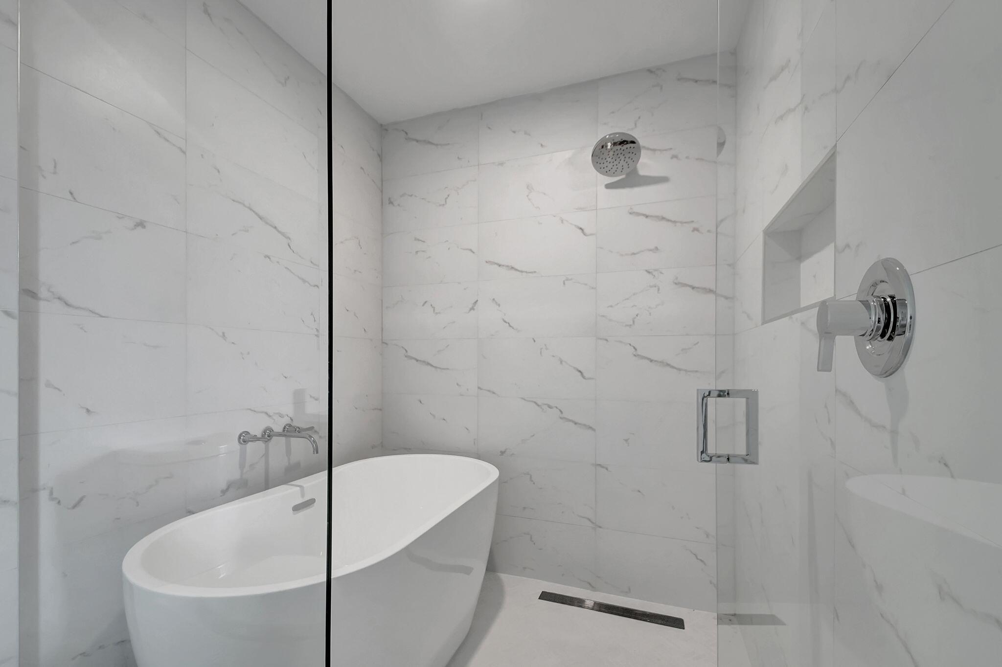 ALORA LUXURY CONDO ASSOCI - Residential