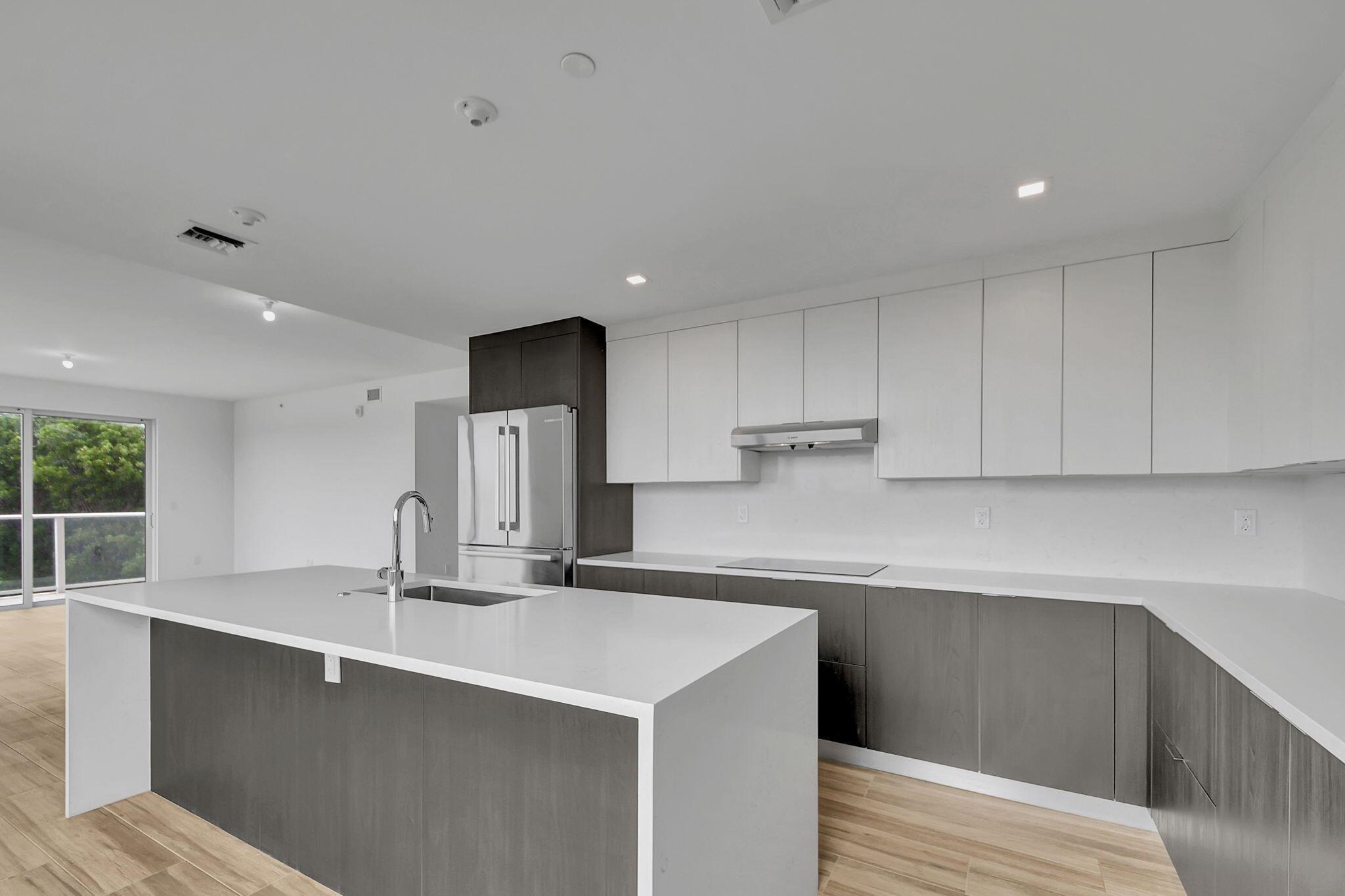 ALORA LUXURY CONDO ASSOCI - Residential