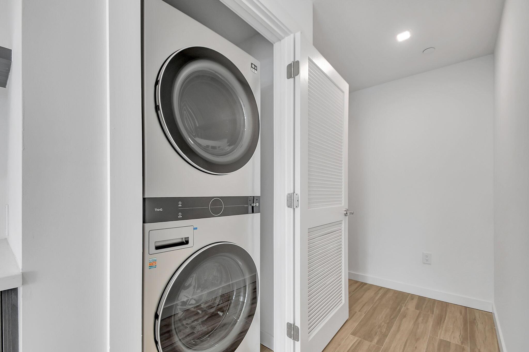 ALORA LUXURY CONDO ASSOCI - Residential