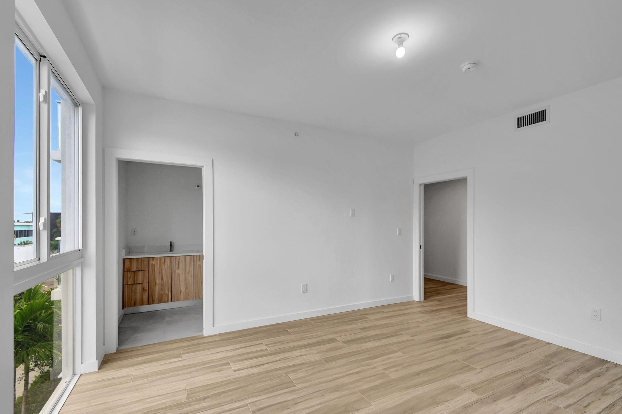 ALORA LUXURY CONDO ASSOCI - Residential