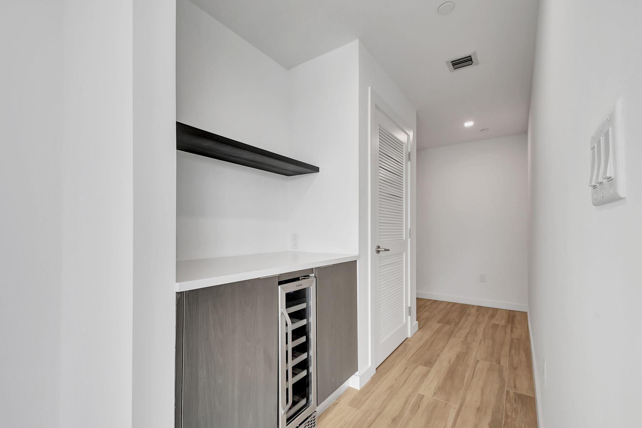 ALORA LUXURY CONDO ASSOCI - Residential
