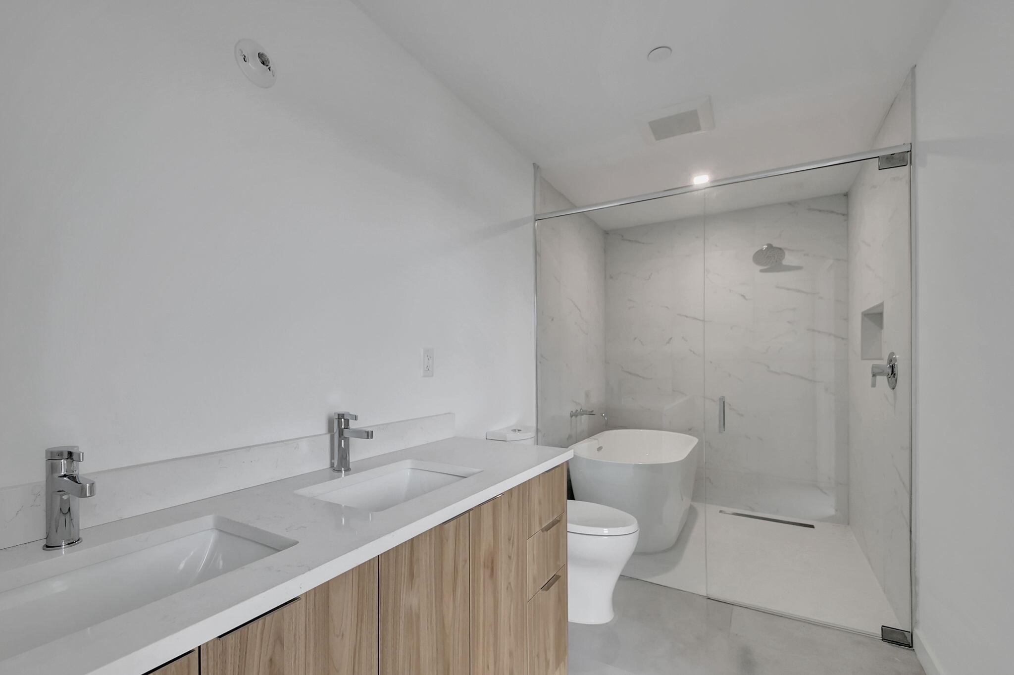 ALORA LUXURY CONDO ASSOCI - Residential