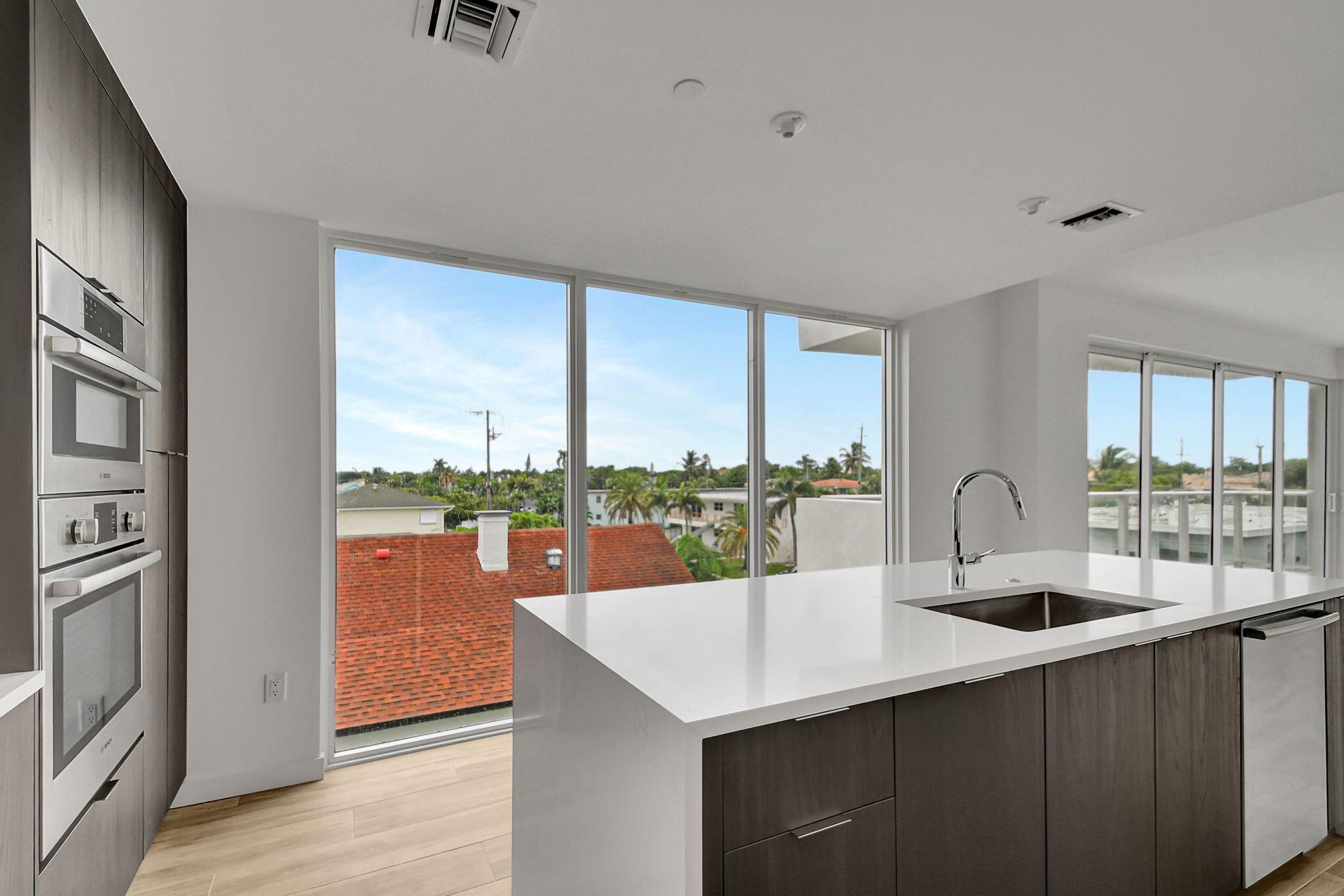 ALORA LUXURY CONDO ASSOCI - Residential