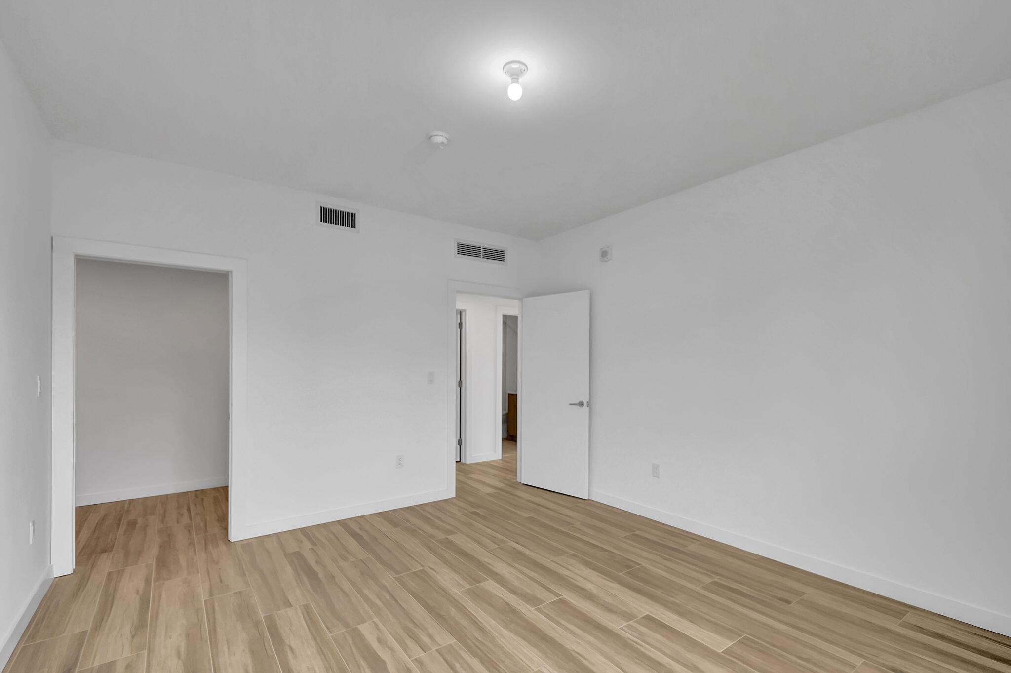 ALORA LUXURY CONDO ASSOCI - Residential