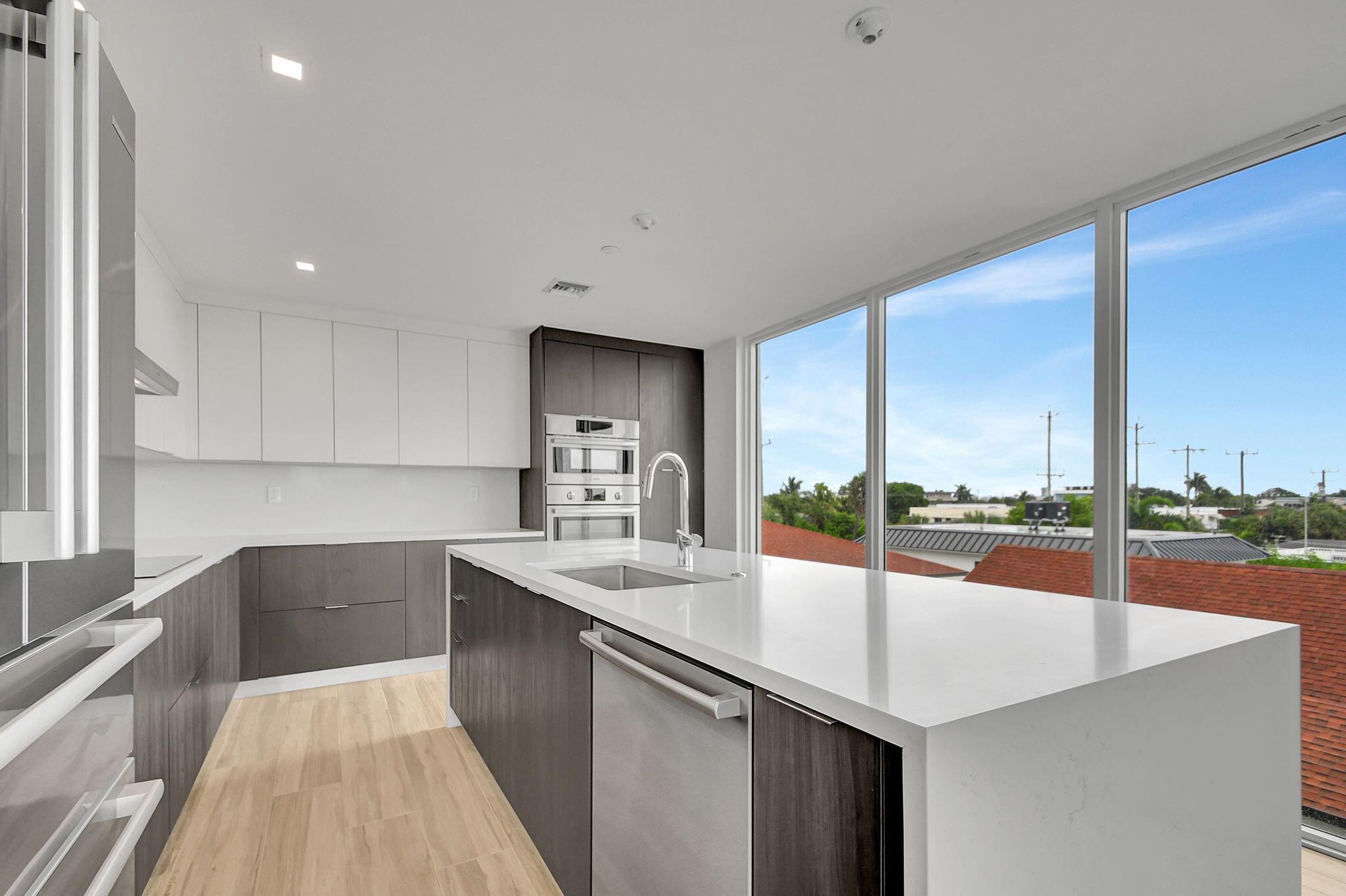 ALORA LUXURY CONDO ASSOCI - Residential