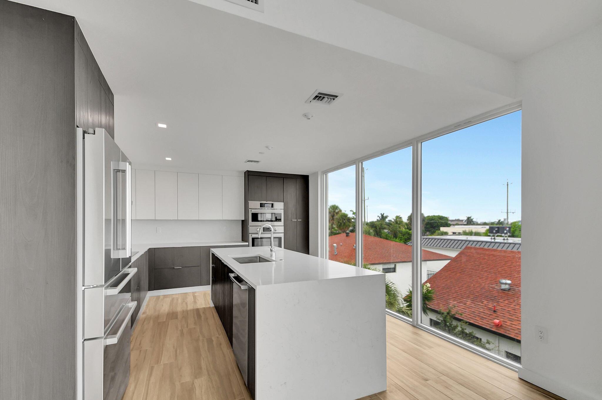 ALORA LUXURY CONDO ASSOCI - Residential