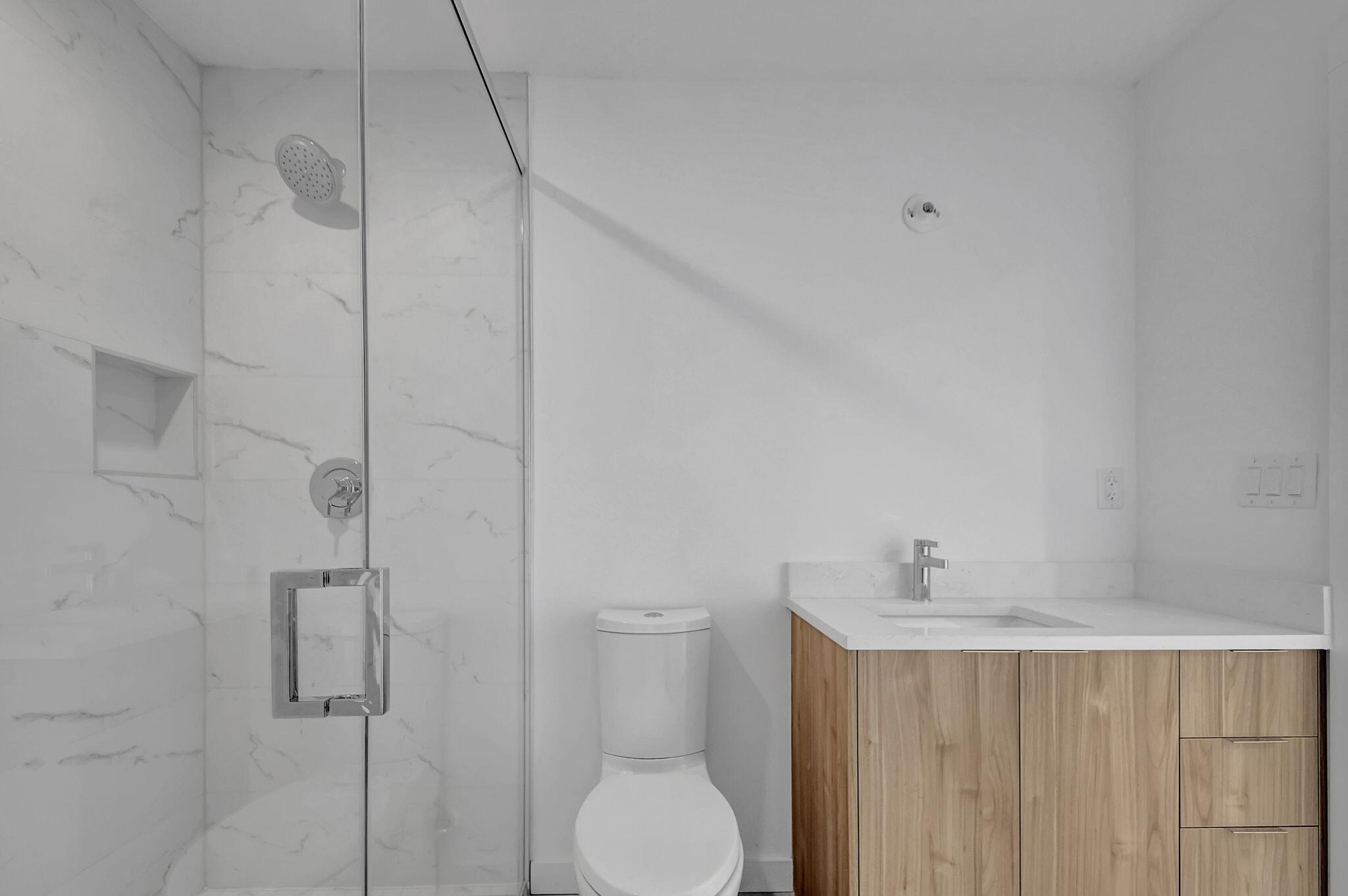 ALORA LUXURY CONDO ASSOCI - Residential
