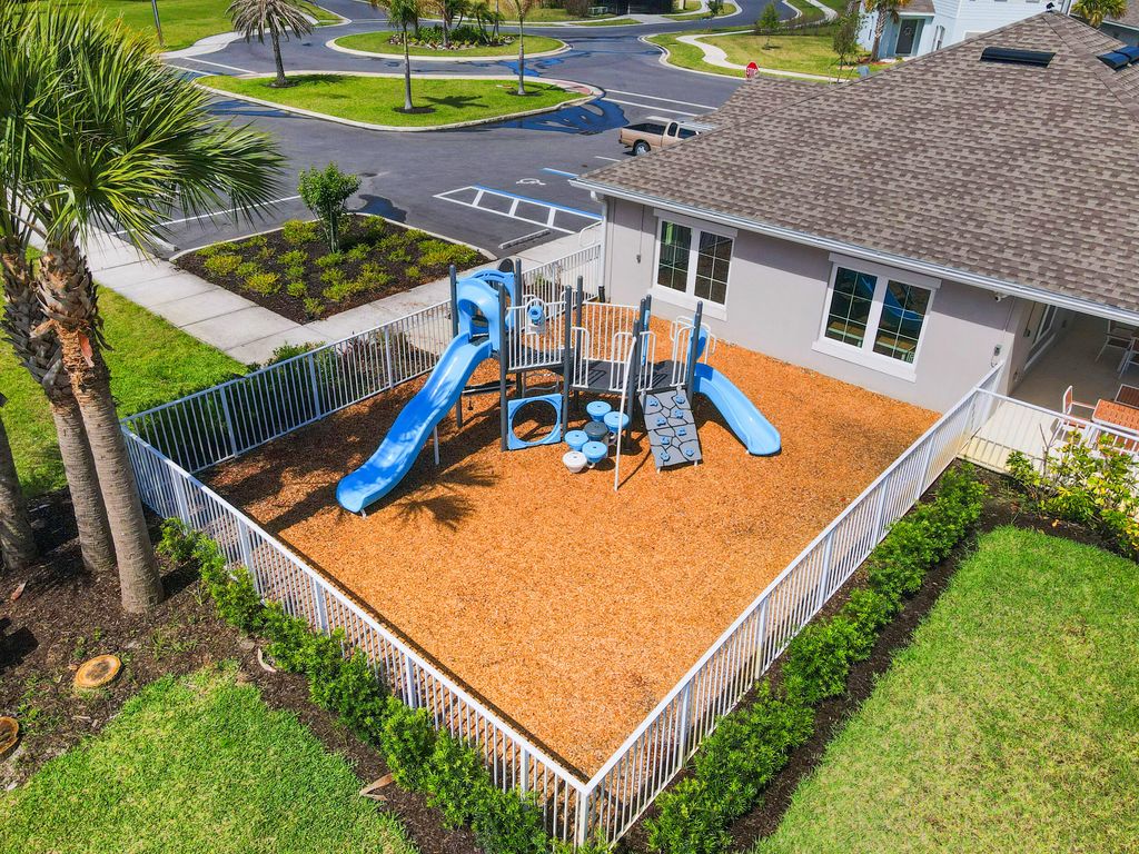 Photo of 521 Cherimoya Street, Fort Pierce, FL 34981 (MLS # B26018003)