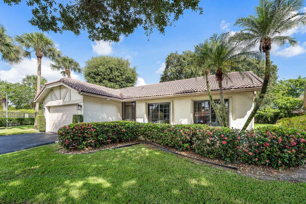 Photo of 7852 Cloverfield Circle, Boca Raton, FL 33433 (MLS # B26042989)