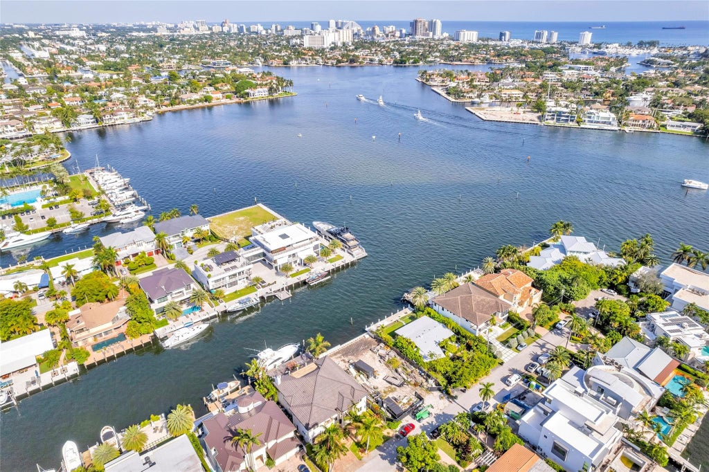 Photo of 1725 SE 13TH Street, Fort Lauderdale, FL 33316 (MLS # B26060964)